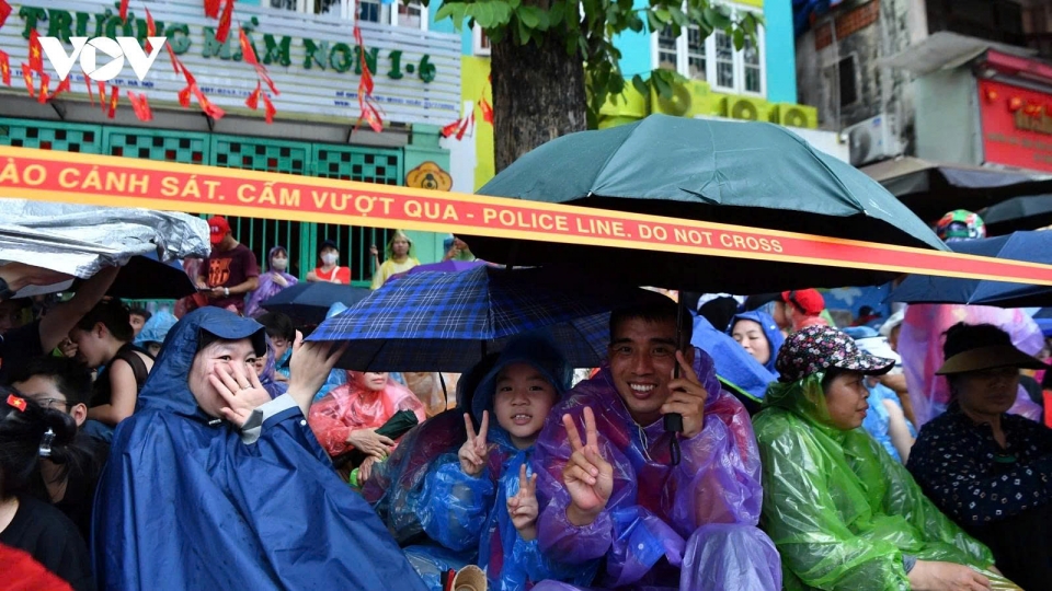 Thousands eagerly await second full rehearsal of National Day parade in Hanoi